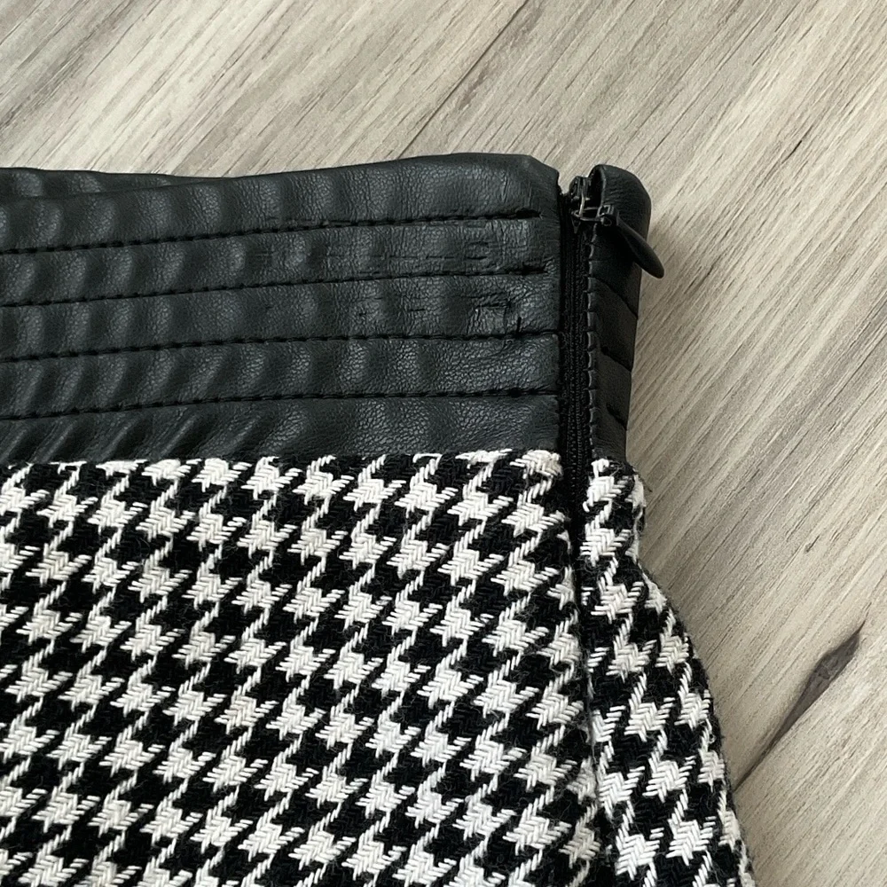 Zara Classic Black and White Tweed Houndstooth Skirt size xs